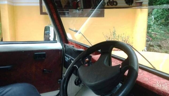 2000 MAHINDRA PICK UP 4*4
