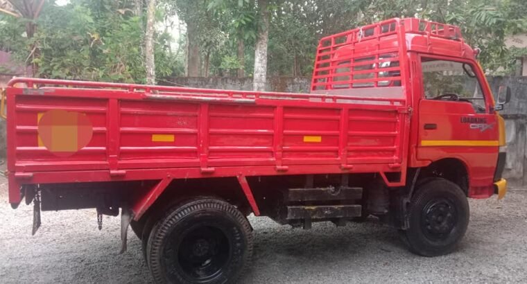 Urgent sell Mahindra nissan 6wheel 2012 model